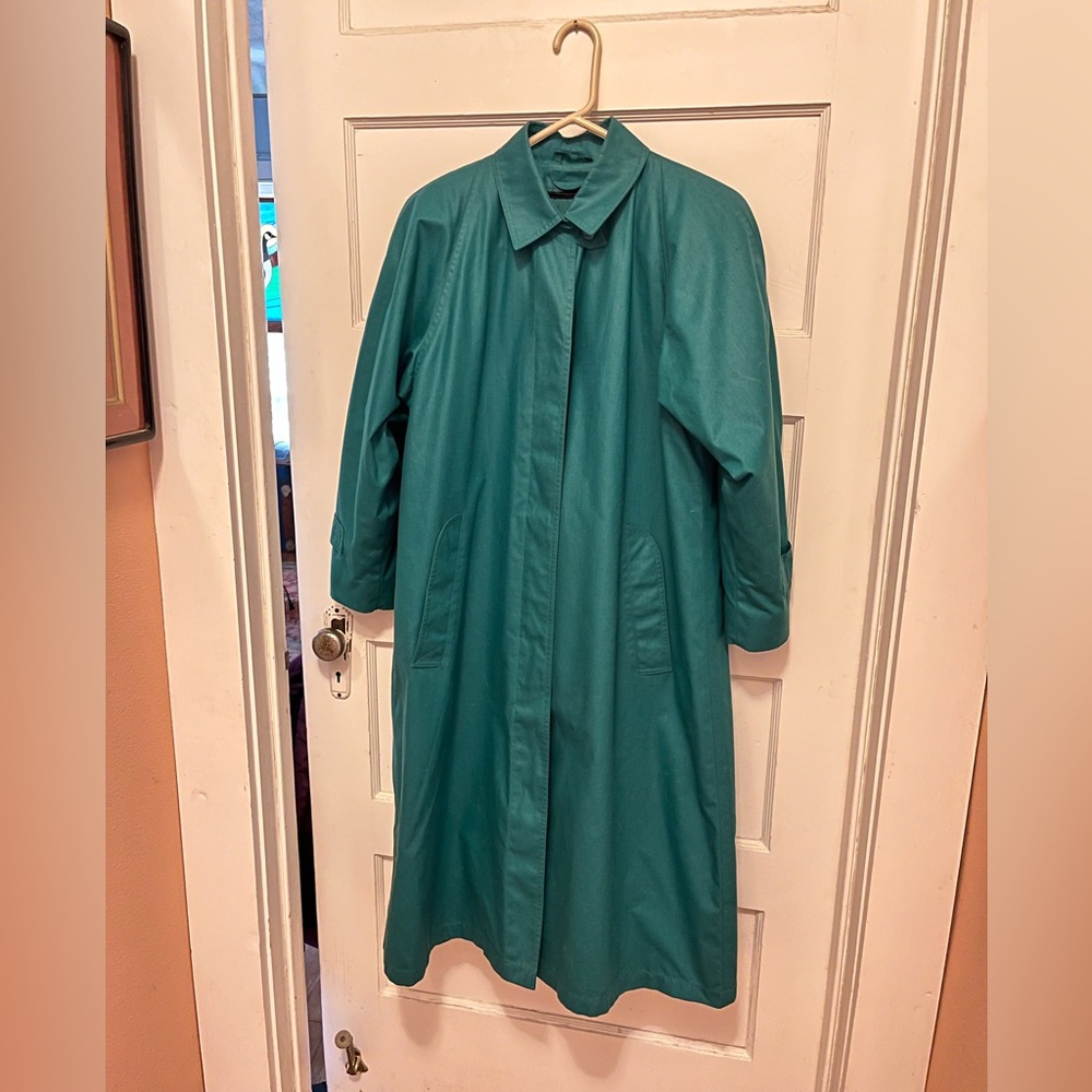 Spectacular teal vintage London Fog coat size 8P.